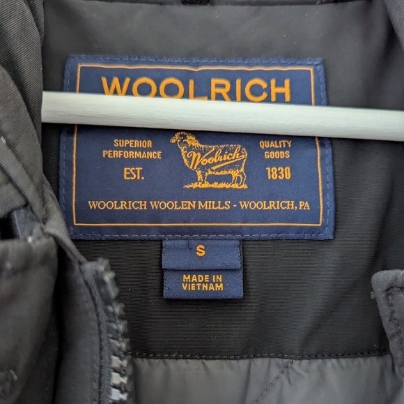 Woolrich Arctic Buttoned Jacket – Timeless Warmth & Style - Picture 3 of 9